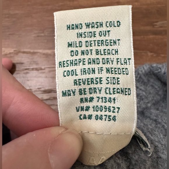 L.L. Bean Gray 100% Merino Lambs Wool Commando Crewneck Ribbed Sweater Size S - Picture 6 of 10